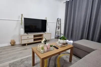 Image de Cosy and Luxurious Home. Stylish, peaceful and quiet location. Sleeps 6 guests.