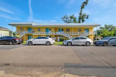 Image de Walkable to Famu and Fsu. 5 Star Location