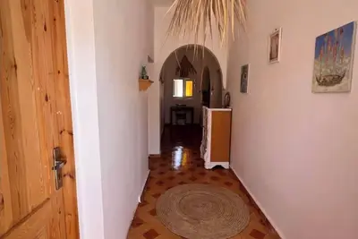 Image de 3 bedroom Boho apartment seconds to the beach
