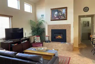 Image de Sabino Canyon desert view retreat 3-bedroom 2-bath condo