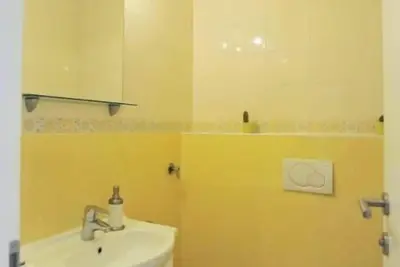 Image de Spacious 2-bedroom Apt with elevator & bathtub