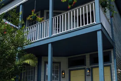 Image de Hab House - Palm Side. A perfectly situated oasis during your Savannah travels.