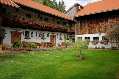 Image de Bird's nest with balcony