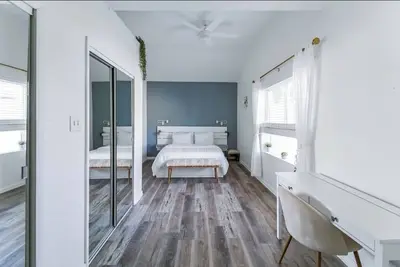 Image de 4-Bedroom House in Downtown Egad