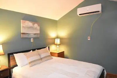 Image de Charming 1-bedroom cottage in delightful Corbin with Ac