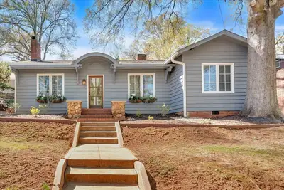 Image de The Stranger Stay - Blocks from Film Site