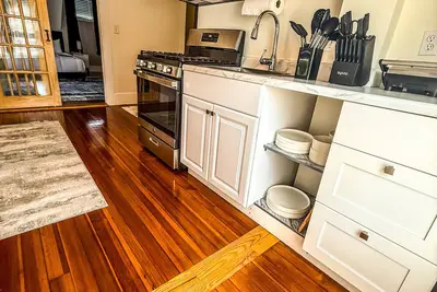 Image de Stay by the Ocean & Downtown Beverly - Cozy 2br with Parking