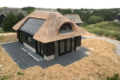 Image de The Uitkijk – Stylish dune house on Ameland for six people