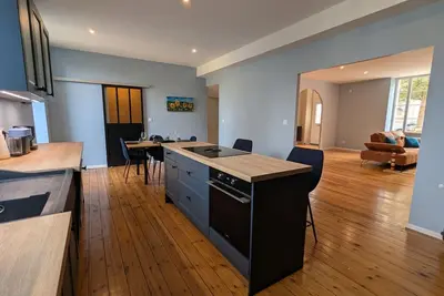 Image de Charmante maison XIXe sur Jarnac avec 3 chambres, cour privative & parking