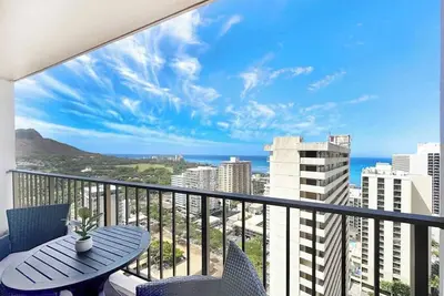 Image de Ocean View Stay in Waikiki w/ Parking + Near Beach