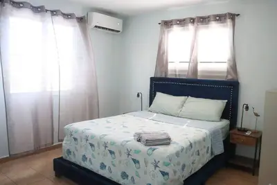 Image de Vibrant Location, Pool and Beach Hits