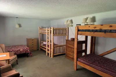 Image de Ledgerock at Whiteface -Family Bunk Beds Room