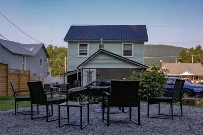 Image de Railroad Retreat house \n4 bedrooms, 2 Bath, Steps from East Broad Top Railroad