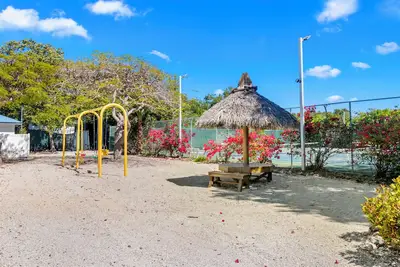 Image de Fun Beach Escapade! 2 Fantastic Suites w/ Partial Ocean View