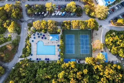 Image de Family Getaway! 3 Spacious Suites w/ Full Kitchen and Living Room | Pool Access