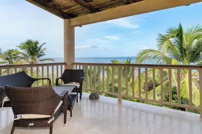 Image de Oceanfront 2br Condo | Pools, Balcony + Reef Views