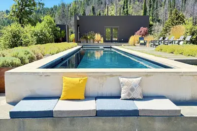 Image de Healdsburg Modern Retreat - Pool, Views & Design