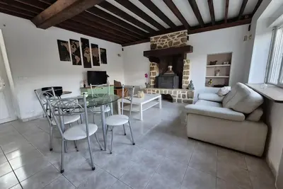 Image de Charmante longère avec poutres apparentes, cheminée et terrain sans vis a vis