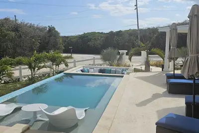 Image de Porpoise Paradise Luxury Villa, 8-Min Walk to Beach, Power & Water Backup