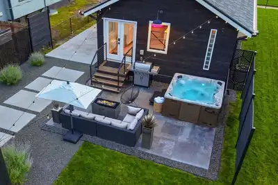 Image de Good Vibe Tribe-2 Mi Dt-Hot Tub-K Bed-Pet Friendly