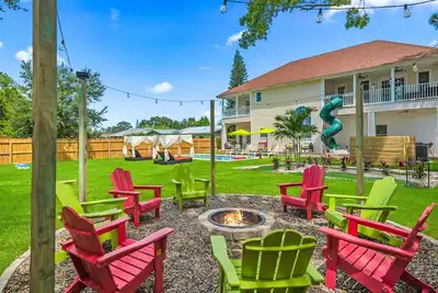 Image de 21 Guest Retreat•2StorySlide•Golf Sim•HtdPool