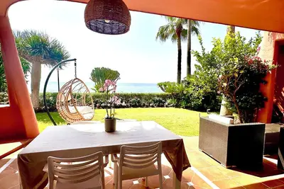 Image de New luxury apartment with sea views, garden and swimming pools next to the beach.