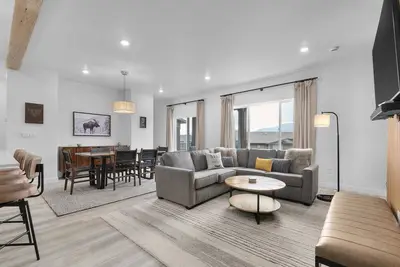 Image de Golden Sunsets in Majestic Peaks