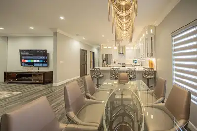 Image de Spacious 4-bedroom, 4. 5bath house in peaceful Burbank