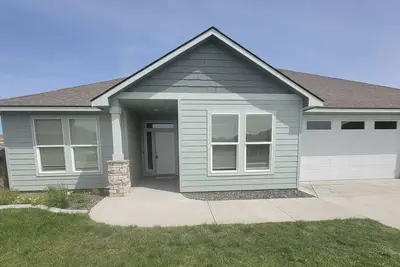 Image de King Suite, 3 Car Garage & Yard 3/2