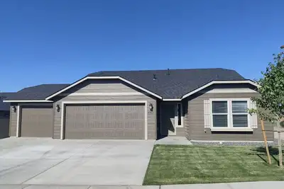 Image de King Suite, 3 Car Garage & Fenced Yard