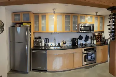 Image de Soothing condo with Ac in vibrant Boston's South End Sowa neighborhood.