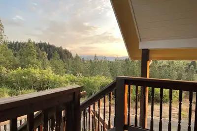 Image de Elegantly appointed guest apartment on beautiful farm estate in west Eugene.