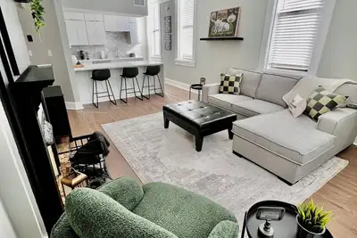 Historic Downtown Indy Condo Sleeps 6