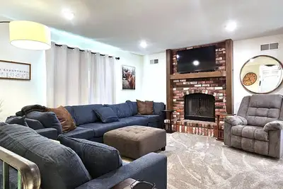 Image de Paddleboards, Air Hockey, Grill, Fire Pit, W/D, Brkfst, Sleeps 14