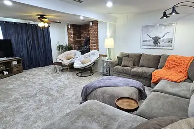 Image de 2 Bedroom, Washer/Dryer, Sleeps 6, lower, (No Kitchen)