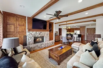 Image de Steps from the Lift, Pool, Hot Tub, 2-Bedroom Arrowhead Condo