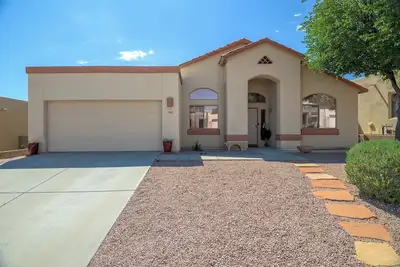 Image de Close to downtown, U of A, I-10, hospitals and extraordinary hiking and biking!