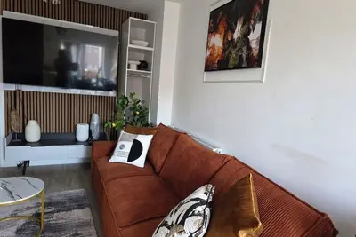 Image de Spacious| Modern House |Close to Sites, beach, |Contractors, families welcome