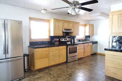 Image de Clean, fully stocked home in Mitchell.