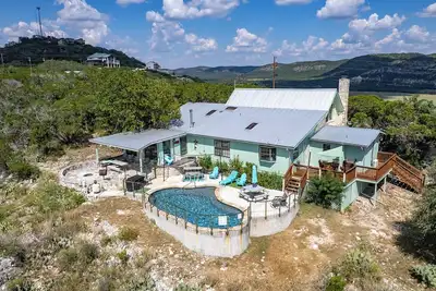 Image de Spectacular views of the valley with a pool and spacious home