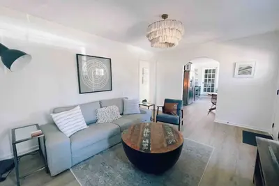 Image de Steps from Canton Street