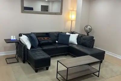 Image de 2-bedroom, 1-bathroom basement apartment, perfect for small families or couples.