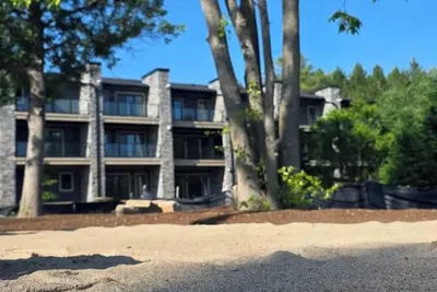 Image de Muskoka Fairy Lake Luxury Waterfront Condo Cottage – Huntsville Retreat