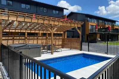 Image de Le Memph: 3 bedrooms pool hot tub lac Memphrémagog