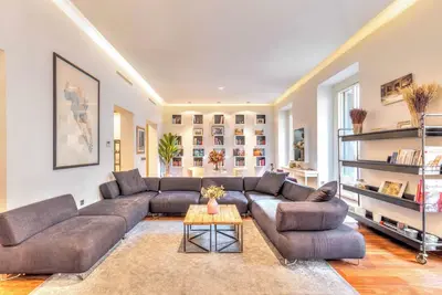 Image de Gorgeous 230sqm bright and spacious apartment! By Gran Via!