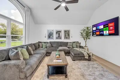 Image de Pool, King size bed, quiet cul-de-sac. . . Welcome home!