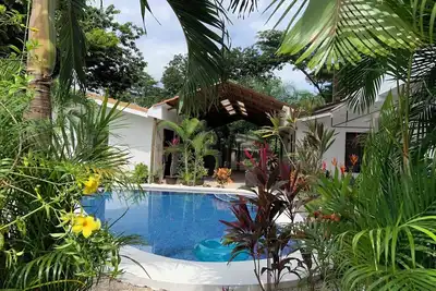 Image de Beautiful complex with swimming pool, close to the beach and downtown.