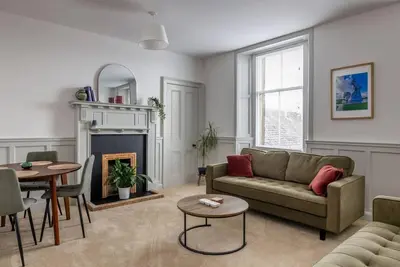 Antonine Quarters, Laurieston