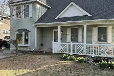 Image de Walk to Beach! Spacious 4-bedroom house in charming Norfolk-this home has it All