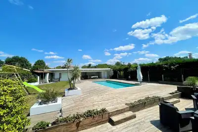 Image de Maison de famille - 10 couchages - piscine chauffée - Climatisation